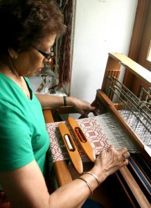 Weaving an overshot shawl